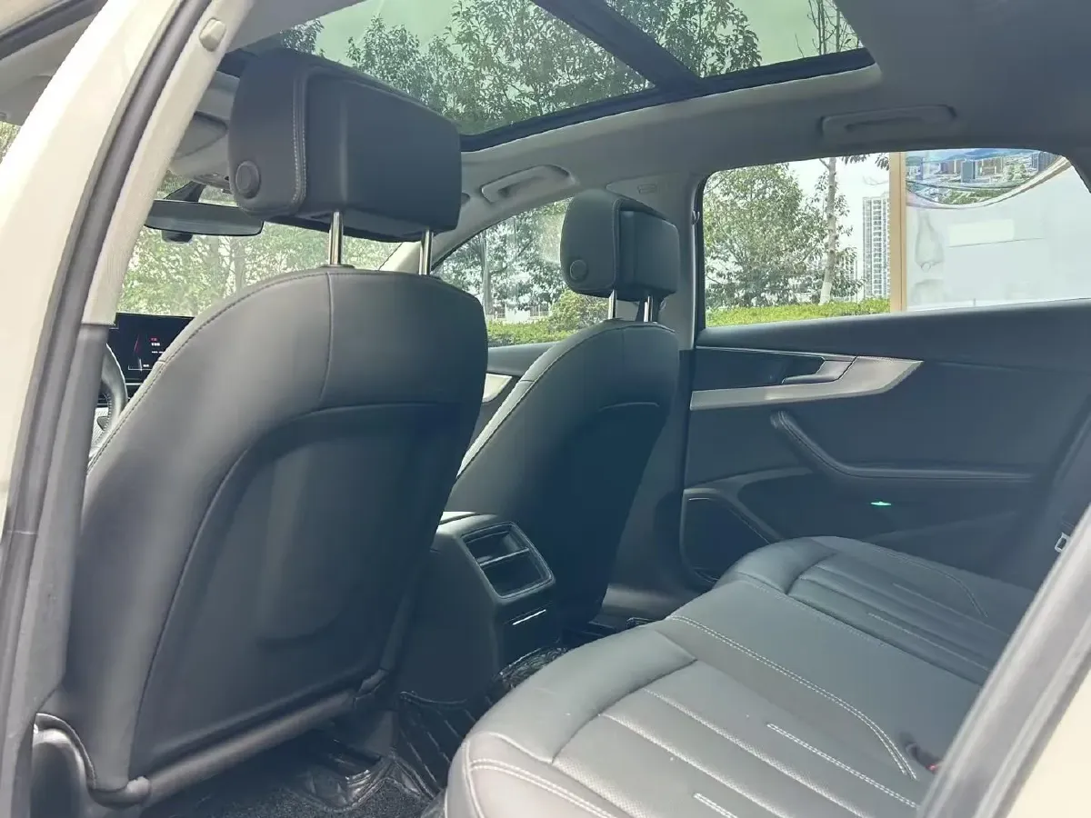 2022 Audi A4L 2.0T 190HP L4 7DCT,autocango,china used car exporter,china ev exporter,chinese used car exporter,chinese used ev exporter