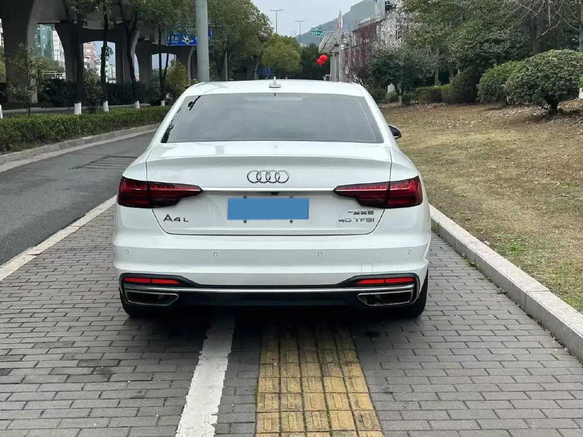 2022 Audi A4L 2.0T 190HP L4 7DCT,autocango,china used car exporter,china ev exporter,chinese used car exporter,chinese used ev exporter