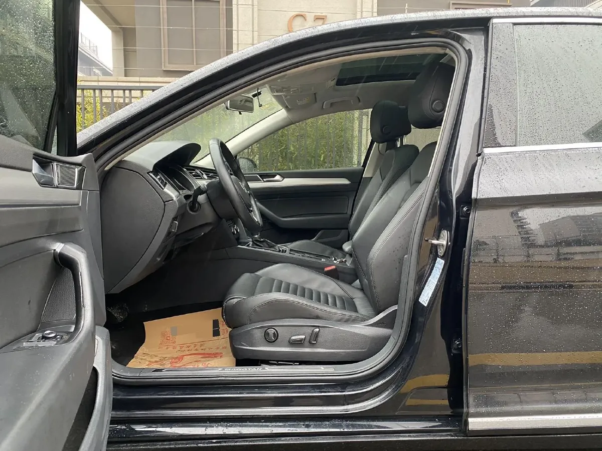 2018 Volkswagen Magotan 1.8T 180HP L4 7DCT,autocango,china used car exporter,china ev exporter,chinese used car exporter,chinese used ev exporter