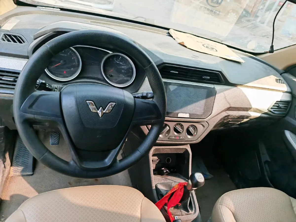 2018 WuLing HongGuang 1.5L 105HP L4 5MT,autocango,china used car exporter,china ev exporter,chinese used car exporter,chinese used ev exporter