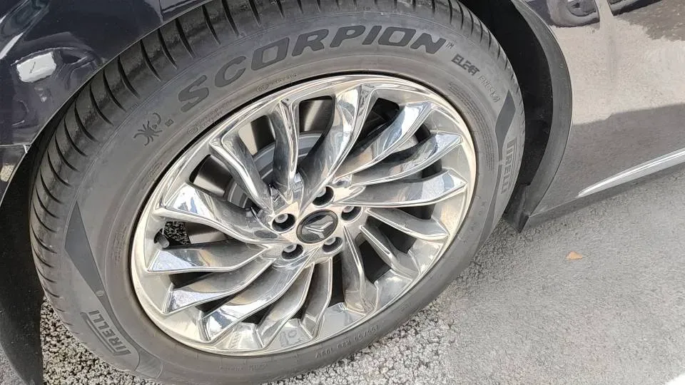 2025 Voyah Dream 1.5T 150HP L4 PHEV 41.7KWH,autocango,china used car exporter,china ev exporter,chinese used car exporter,chinese used ev exporter