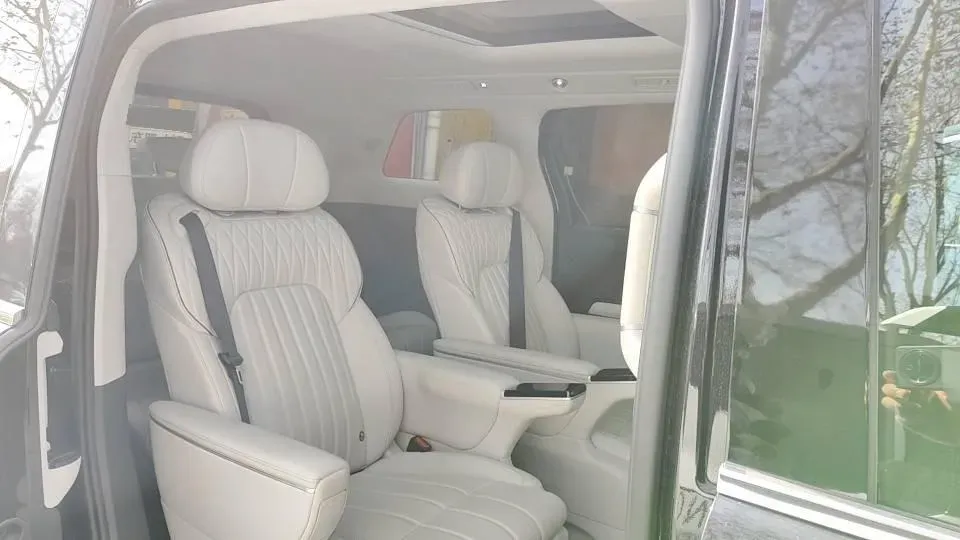 2025 Voyah Dream 1.5T 150HP L4 PHEV 41.7KWH,autocango,china used car exporter,china ev exporter,chinese used car exporter,chinese used ev exporter