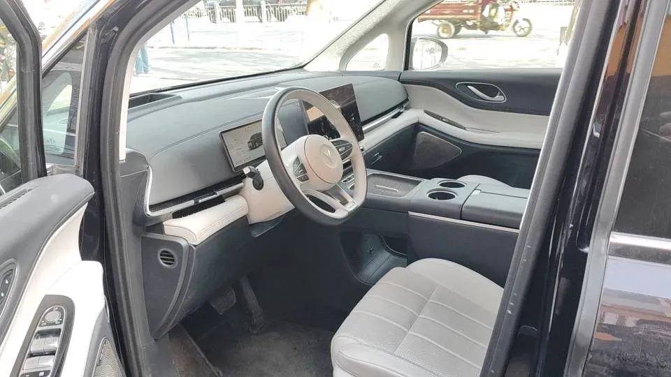 2025 Voyah Dream 1.5T 150HP L4 PHEV 41.7KWH,autocango,china used car exporter,china ev exporter,chinese used car exporter,chinese used ev exporter