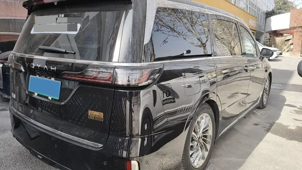 2025 Voyah Dream 1.5T 150HP L4 PHEV 41.7KWH,autocango,china used car exporter,china ev exporter,chinese used car exporter,chinese used ev exporter