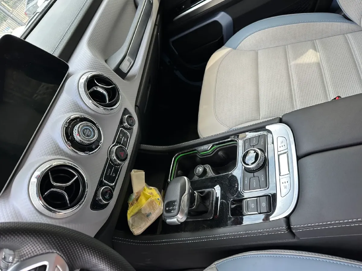 2023 Beijing BJ40 2.0T 224HP L4 8AT,autocango,china used car exporter,china ev exporter,chinese used car exporter,chinese used ev exporter