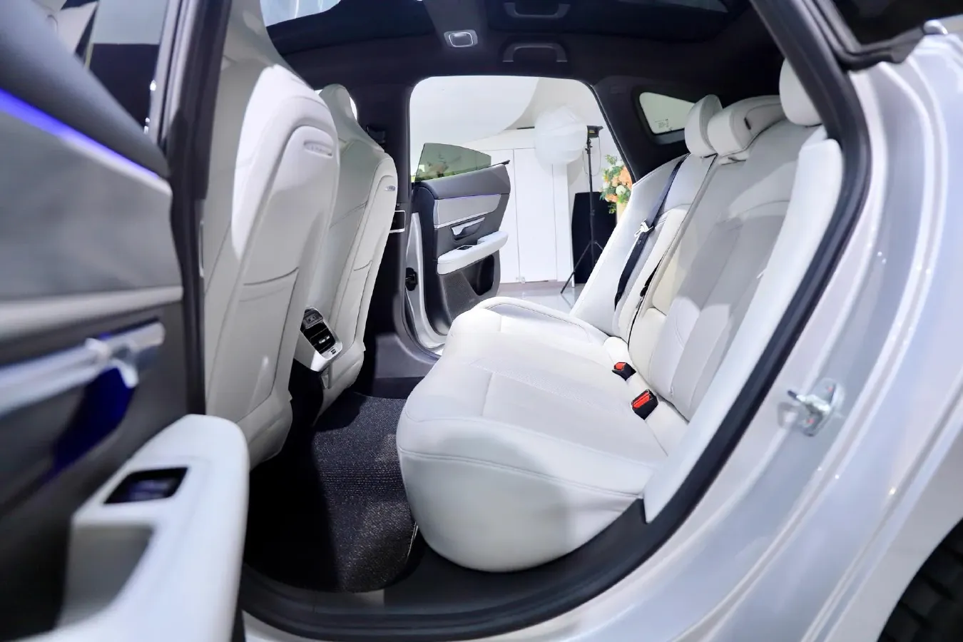 2024 Xpeng P7 BEV 64.4KWH,autocango,china used car exporter,china ev exporter,chinese used car exporter,chinese used ev exporter