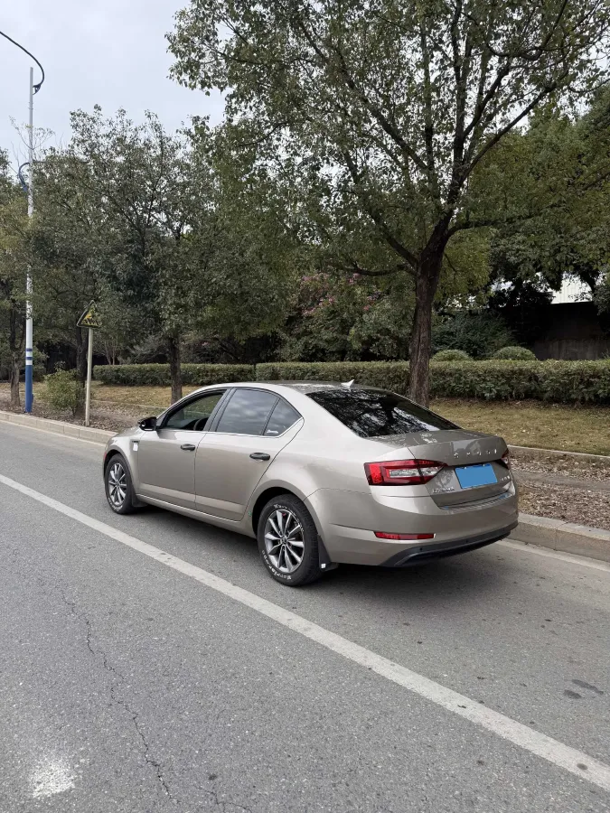 2019 Skoda Octavia 1.5L 116HP L4 6AT,autocango,china used car exporter,china ev exporter,chinese used car exporter,chinese used ev exporter