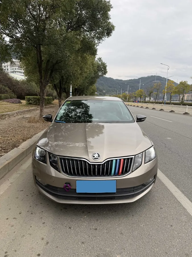 2019 Skoda Octavia 1.5L 116HP L4 6AT,autocango,china used car exporter,china ev exporter,chinese used car exporter,chinese used ev exporter
