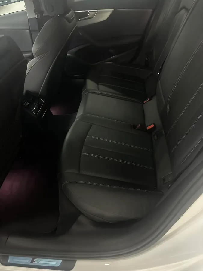 2020 Audi A4L 2.0T 190HP L4 7DCT,autocango,china used car exporter,china ev exporter,chinese used car exporter,chinese used ev exporter