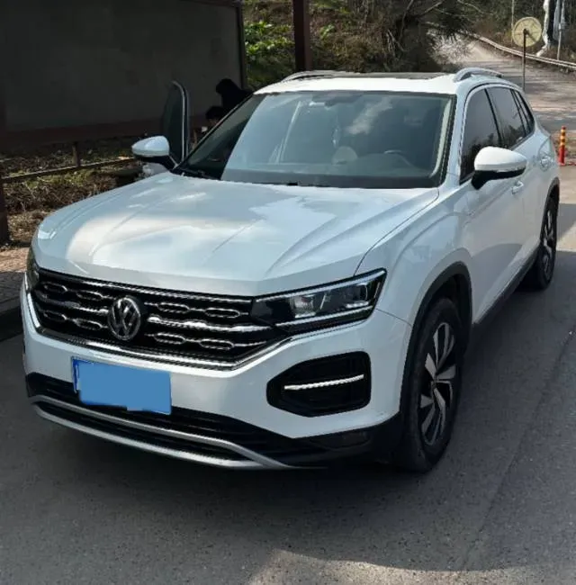 2019 Jeep Cherokee 2.0T 234HP L4 9AT,autocango,china used car exporter,china ev exporter,chinese used car exporter,chinese used ev exporter