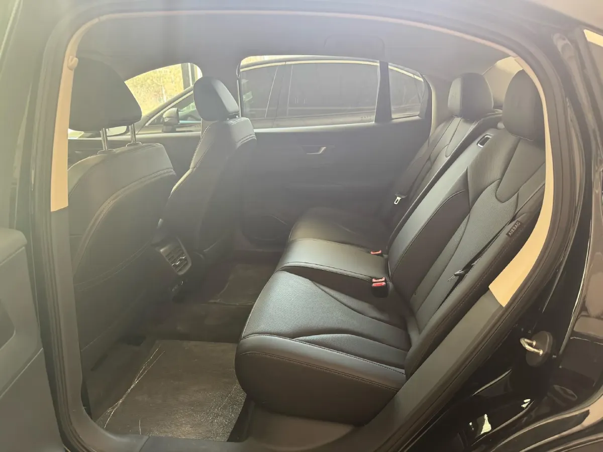 2024 HongQi E-QM5 BEV 72KWH,autocango,china used car exporter,china ev exporter,chinese used car exporter,chinese used ev exporter