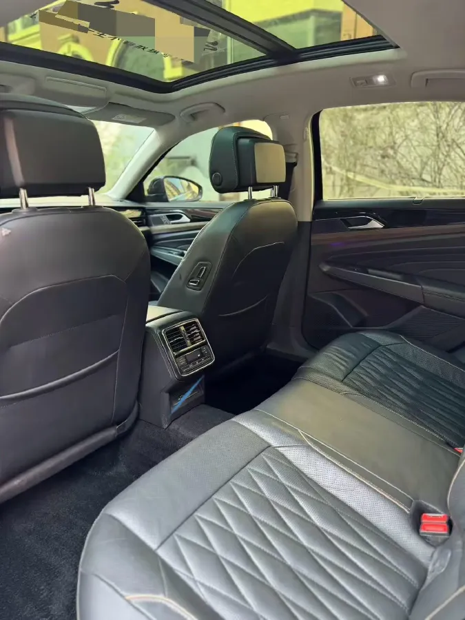 2019 Volvo V40 1.5T 152HP L4 6AT,autocango,china used car exporter,china ev exporter,chinese used car exporter,chinese used ev exporter