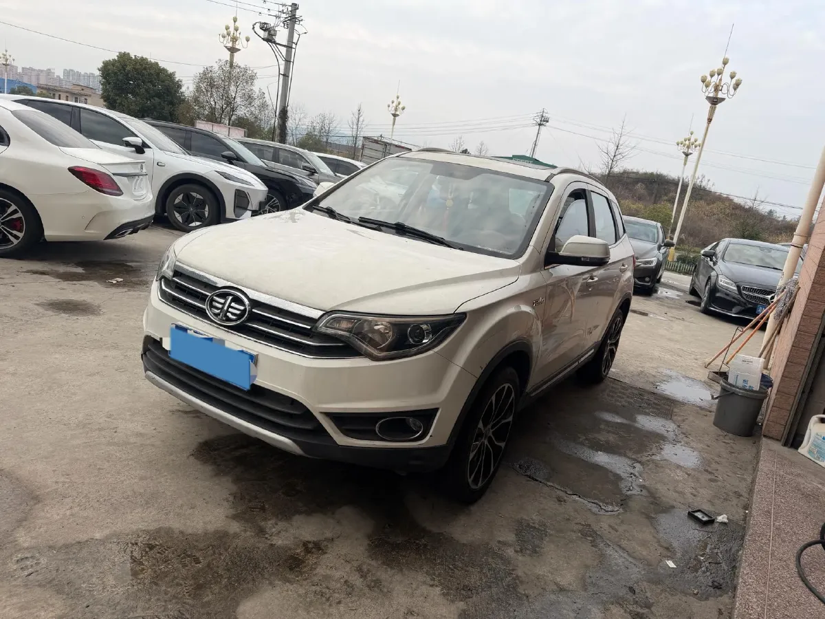 2017 FAW Senia R7 1.5T 150HP L4 5MT,autocango,china used car exporter,china ev exporter,chinese used car exporter,chinese used ev exporter