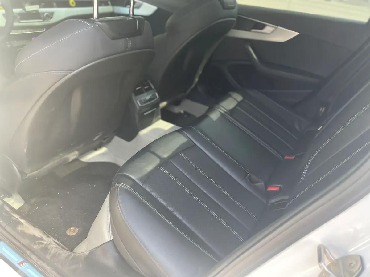 2023 Audi A4L 2.0T 190HP L4 7DCT,autocango,china used car exporter,china ev exporter,chinese used car exporter,chinese used ev exporter