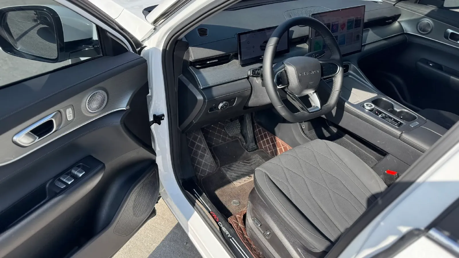 2025 Chery Tiggo 8 Plus 1.6T 197HP L4 7DCT,autocango,china used car exporter,china ev exporter,chinese used car exporter,chinese used ev exporter