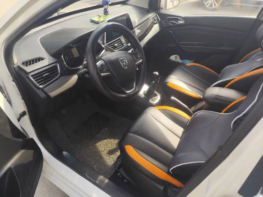 2016 BaoJun 310 1.2L 82HP L4 5MT,autocango,china used car exporter,china ev exporter,chinese used car exporter,chinese used ev exporter