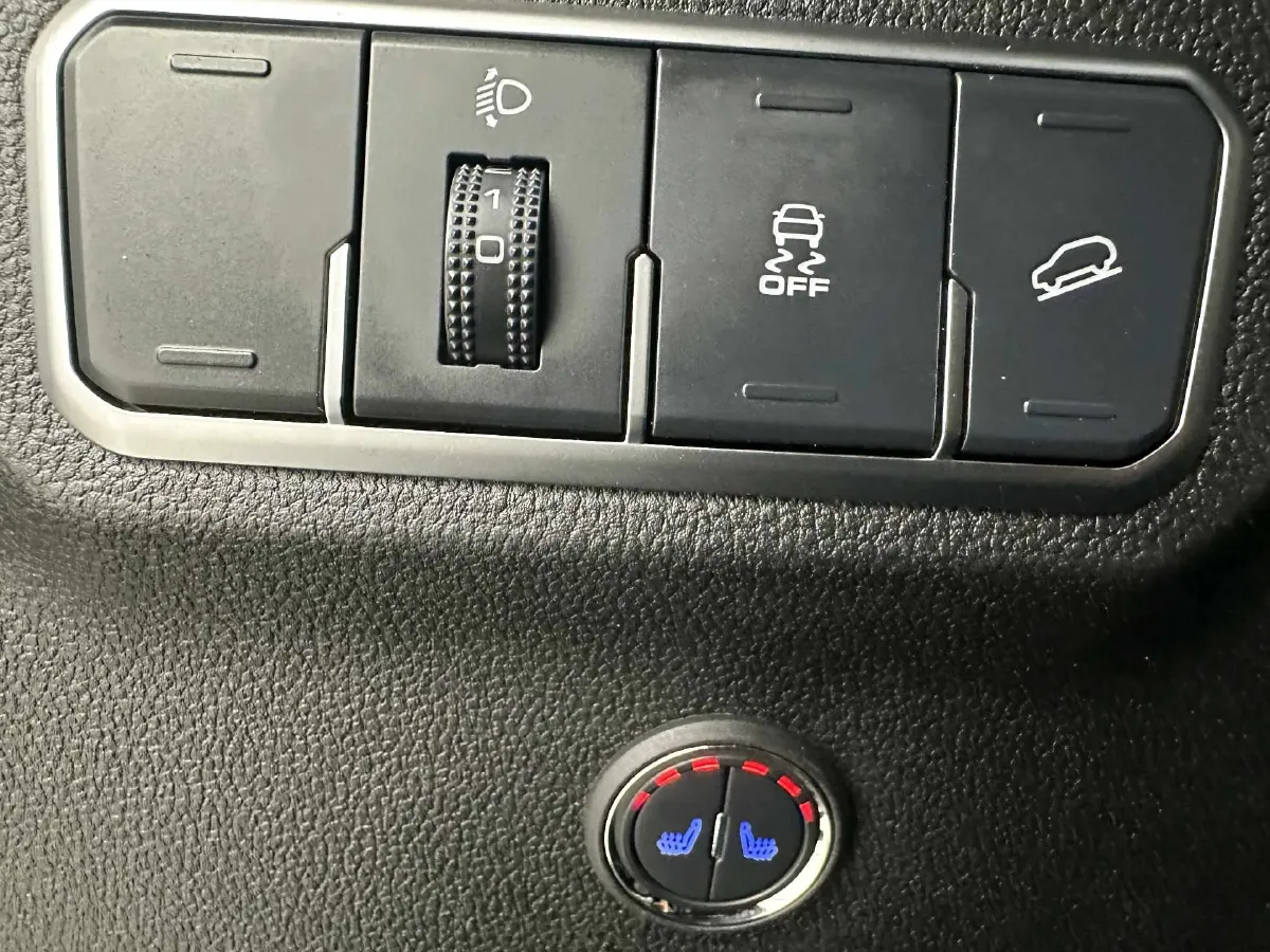 2021 Haval M6 1.5T 150HP L4 7DCT,autocango,china used car exporter,china ev exporter,chinese used car exporter,chinese used ev exporter