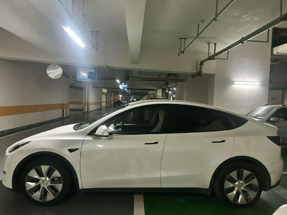 2022 Tesla Model Y BEV 60KWH,autocango,china used car exporter,china ev exporter,chinese used car exporter,chinese used ev exporter