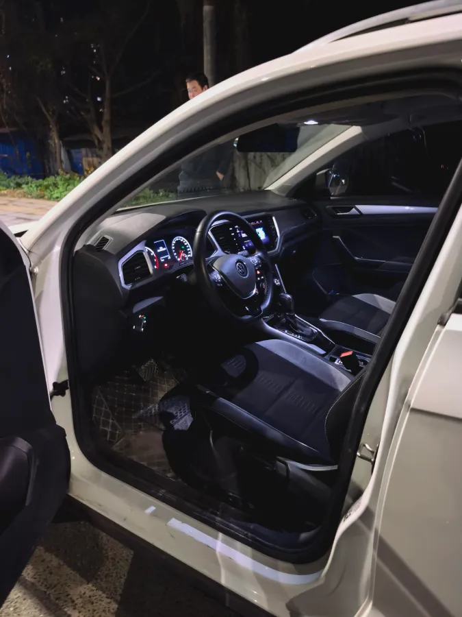 2022 Volkswagen T-Roc 1.4T 150HP L4 7DCT,autocango,china used car exporter,china ev exporter,chinese used car exporter,chinese used ev exporter