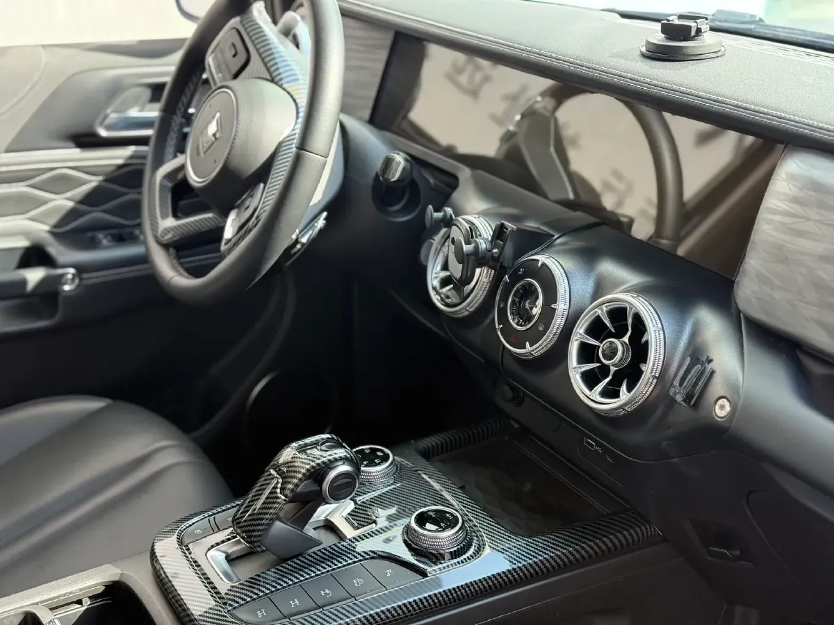 2021 Tank 300 2.0T 227HP L4 8AT,autocango,china used car exporter,china ev exporter,chinese used car exporter,chinese used ev exporter