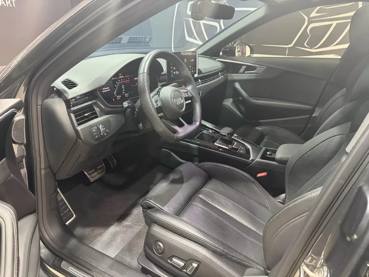 2024 Audi A4L 2.0T 190HP L4 7DCT,autocango,china used car exporter,china ev exporter,chinese used car exporter,chinese used ev exporter