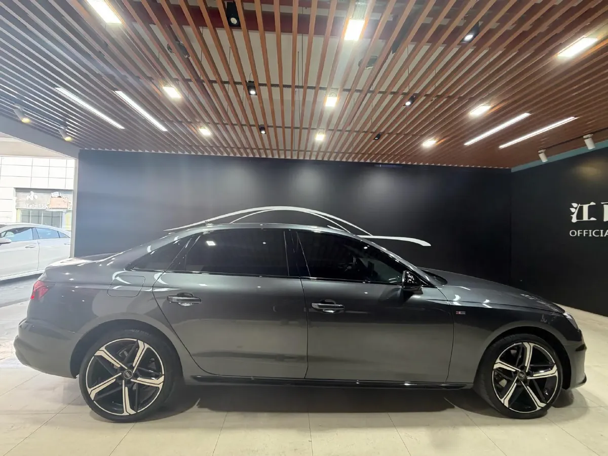 2024 Audi A4L 2.0T 190HP L4 7DCT,autocango,china used car exporter,china ev exporter,chinese used car exporter,chinese used ev exporter