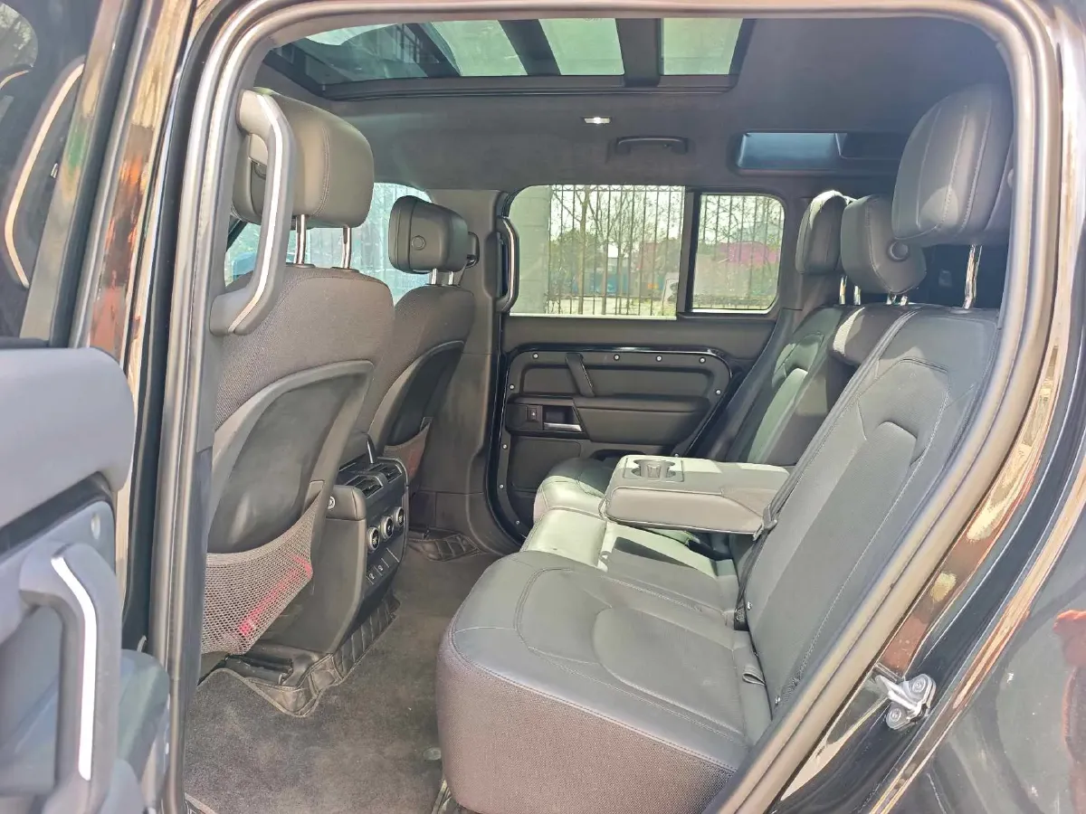 2025 Land Rover Defender 3.0T 400HP L6 8AT,autocango,china used car exporter,china ev exporter,chinese used car exporter,chinese used ev exporter