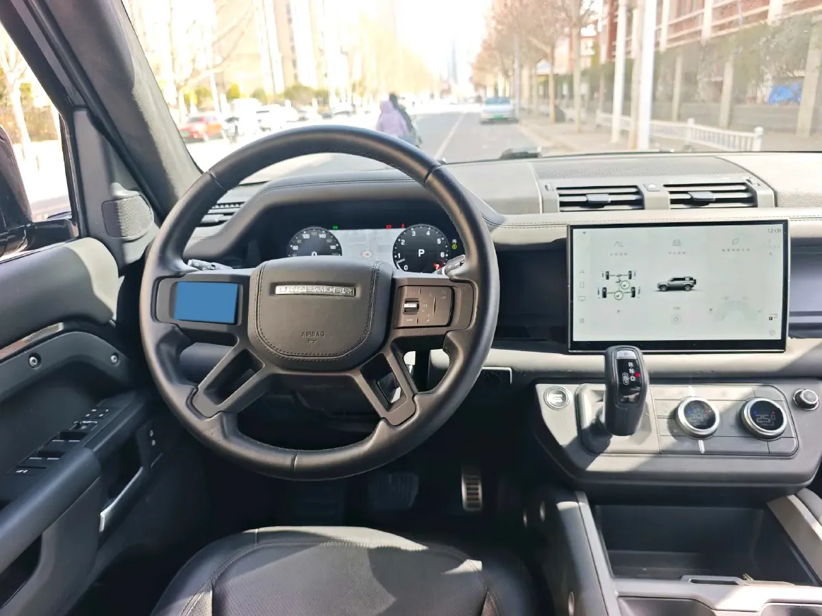2025 Land Rover Defender 3.0T 400HP L6 8AT,autocango,china used car exporter,china ev exporter,chinese used car exporter,chinese used ev exporter