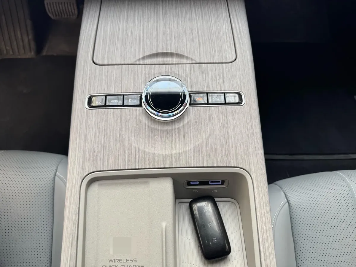 2024 Geely Galaxy E8 BEV 76KWH,autocango,china used car exporter,china ev exporter,chinese used car exporter,chinese used ev exporter