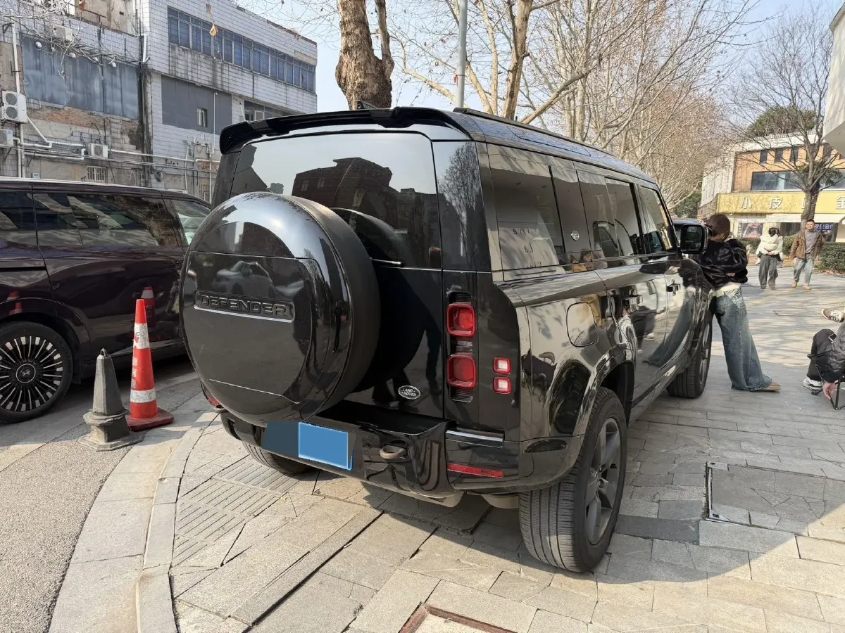 2023 Land Rover Defender 3.0T 400HP L6 8AT,autocango,china used car exporter,china ev exporter,chinese used car exporter,chinese used ev exporter