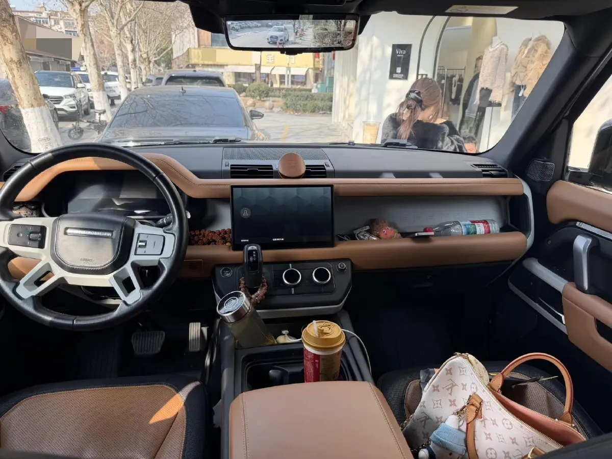 2023 Land Rover Defender 3.0T 400HP L6 8AT,autocango,china used car exporter,china ev exporter,chinese used car exporter,chinese used ev exporter