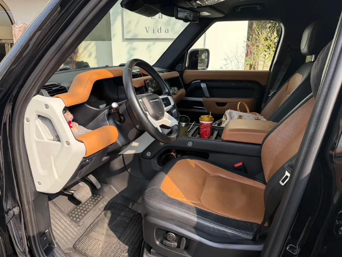 2023 Land Rover Defender 3.0T 400HP L6 8AT,autocango,china used car exporter,china ev exporter,chinese used car exporter,chinese used ev exporter