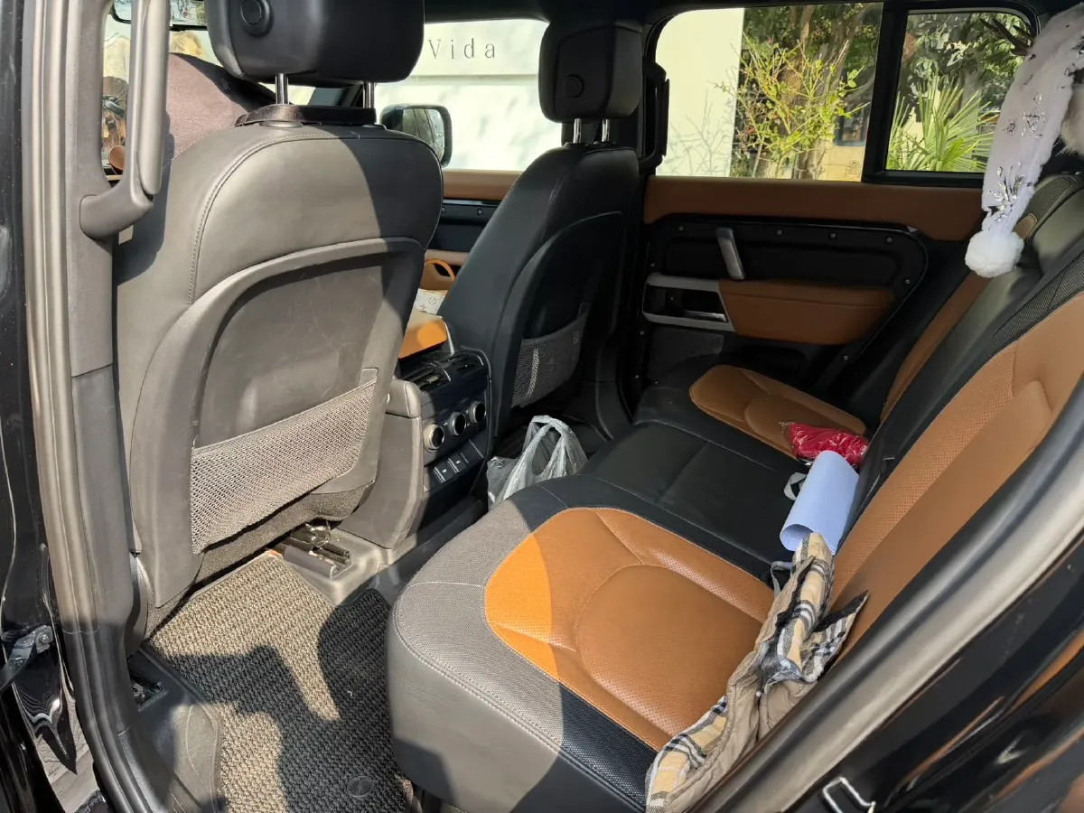 2023 Land Rover Defender 3.0T 400HP L6 8AT,autocango,china used car exporter,china ev exporter,chinese used car exporter,chinese used ev exporter