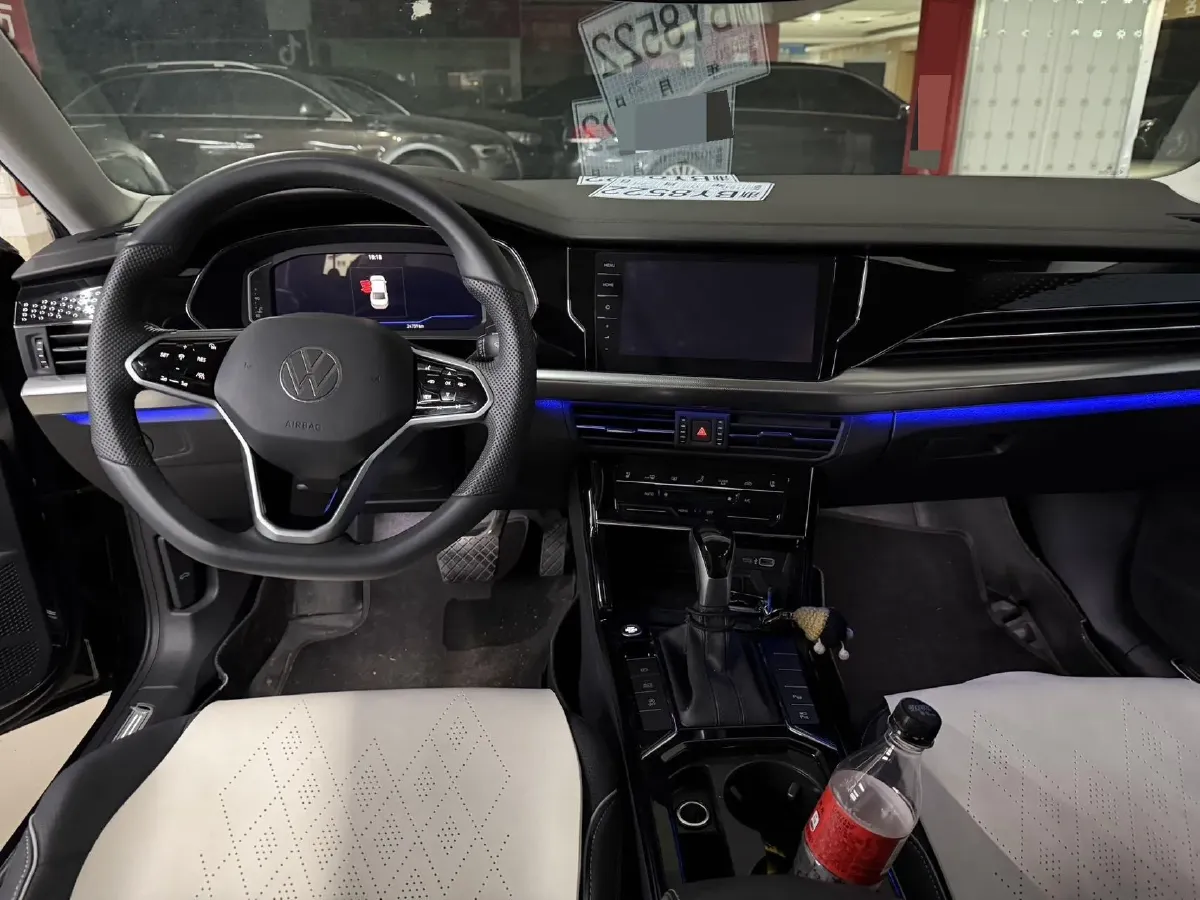 2024 Volkswagen Passat 2.0T 220HP L4 7DCT,autocango,china used car exporter,china ev exporter,chinese used car exporter,chinese used ev exporter