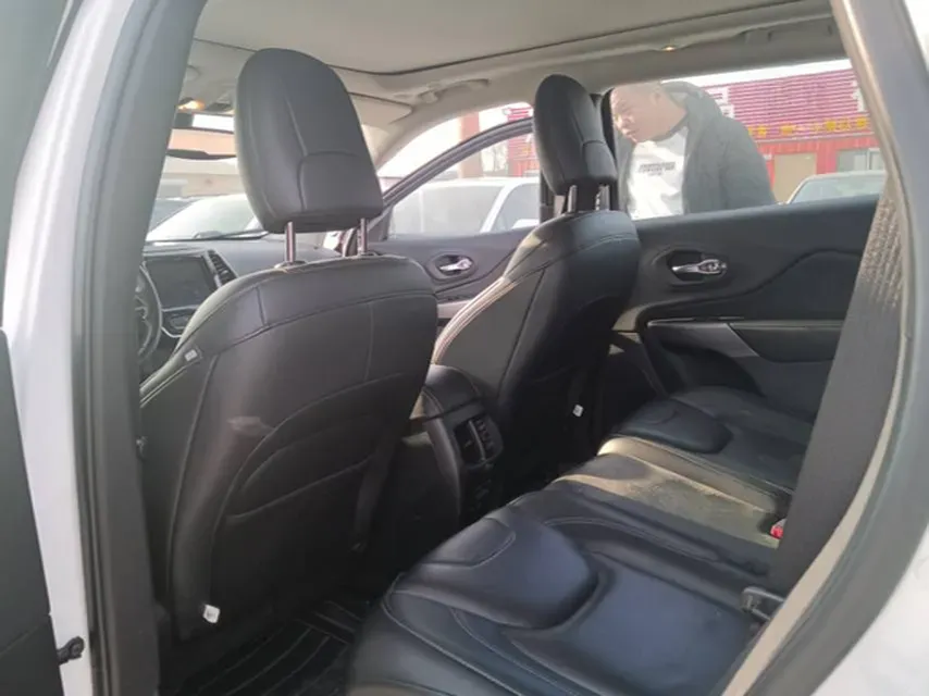 2019 Jeep Cherokee 2.0T 234HP L4 9AT,autocango,china used car exporter,china ev exporter,chinese used car exporter,chinese used ev exporter