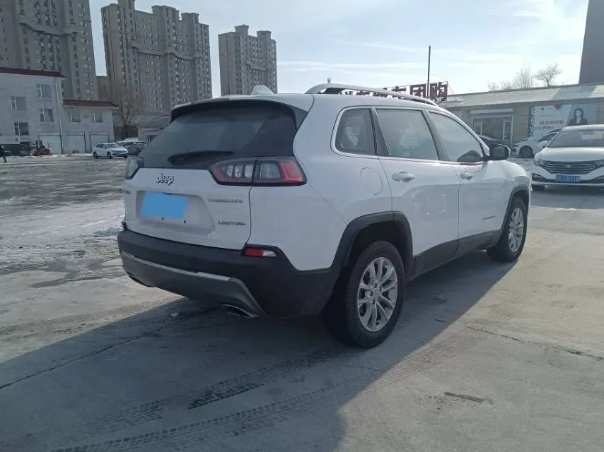 2019 Jeep Cherokee 2.0T 234HP L4 9AT,autocango,china used car exporter,china ev exporter,chinese used car exporter,chinese used ev exporter