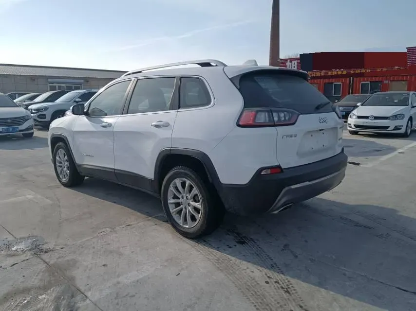 2019 Jeep Cherokee 2.0T 234HP L4 9AT,autocango,china used car exporter,china ev exporter,chinese used car exporter,chinese used ev exporter