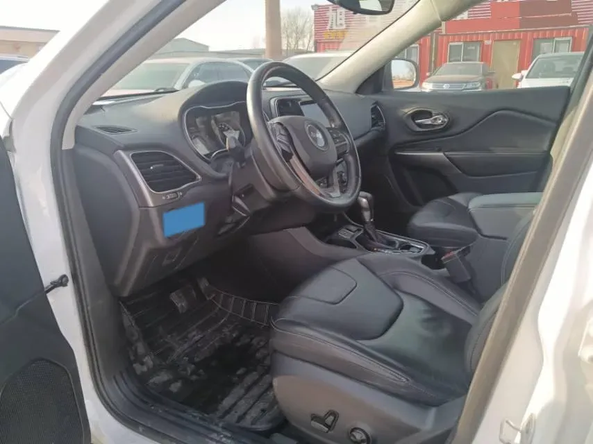 2019 Jeep Cherokee 2.0T 234HP L4 9AT,autocango,china used car exporter,china ev exporter,chinese used car exporter,chinese used ev exporter