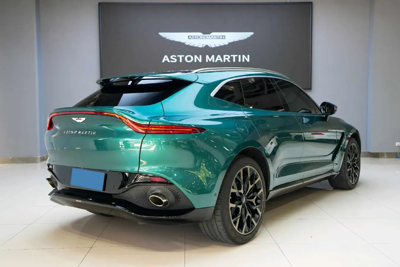 2022 Aston Martin DBX 4.0T 550HP V8 9AT,autocango,china used car exporter,china ev exporter,chinese used car exporter,chinese used ev exporter