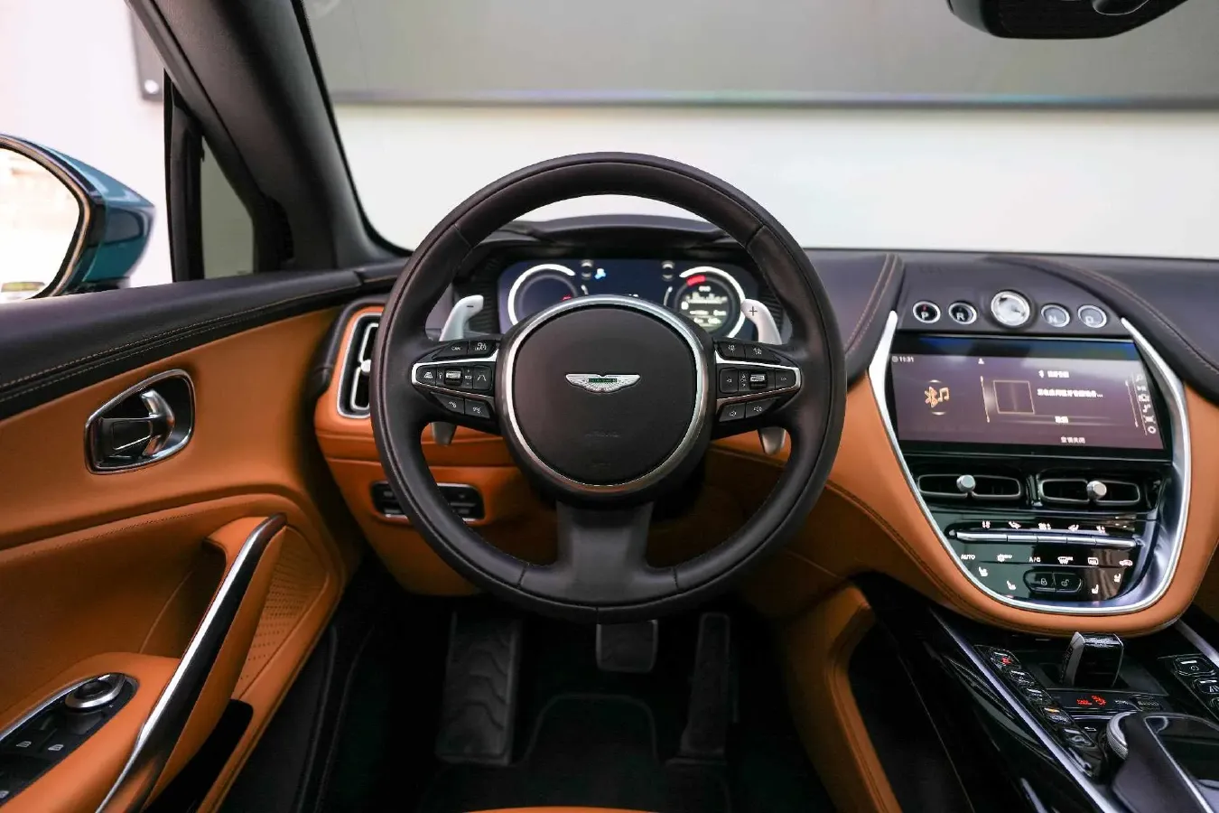 2022 Aston Martin DBX 4.0T 550HP V8 9AT,autocango,china used car exporter,china ev exporter,chinese used car exporter,chinese used ev exporter