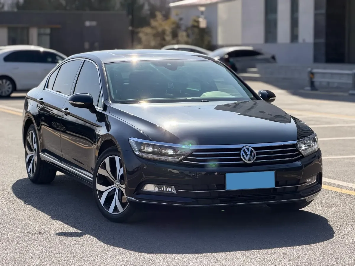 2019 Volkswagen Magotan 2.0T 186HP L4 7DCT,autocango,china used car exporter,china ev exporter,chinese used car exporter,chinese used ev exporter