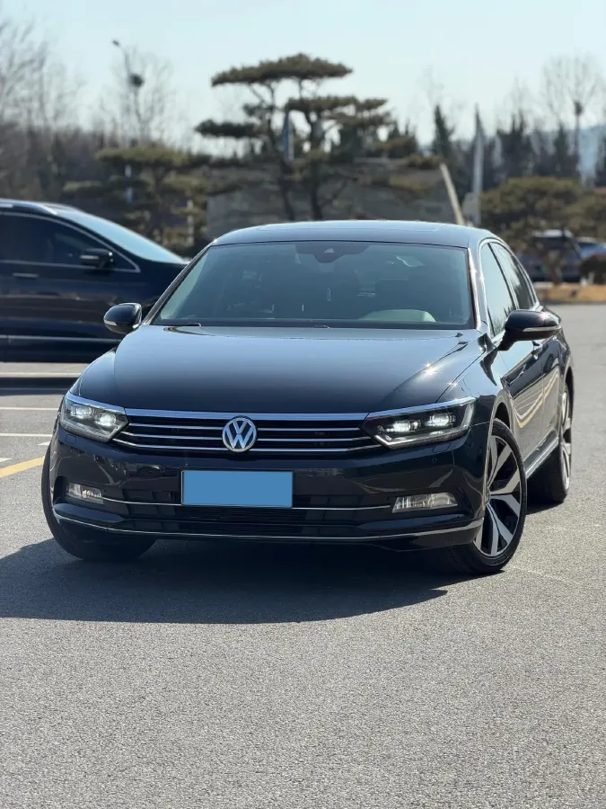 2019 Volkswagen Magotan 2.0T 186HP L4 7DCT,autocango,china used car exporter,china ev exporter,chinese used car exporter,chinese used ev exporter