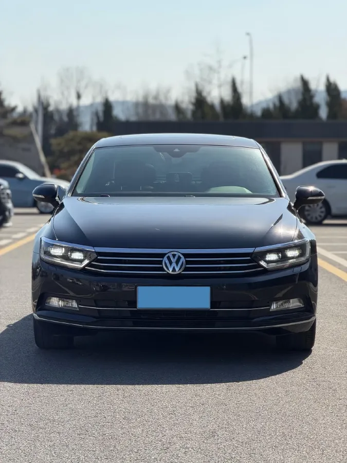 2019 Volkswagen Magotan 2.0T 186HP L4 7DCT,autocango,china used car exporter,china ev exporter,chinese used car exporter,chinese used ev exporter