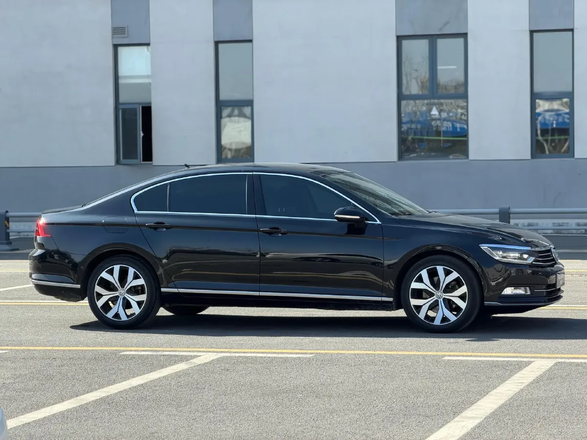2019 Volkswagen Magotan 2.0T 186HP L4 7DCT,autocango,china used car exporter,china ev exporter,chinese used car exporter,chinese used ev exporter