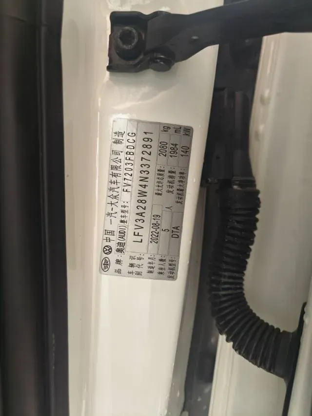 2022 Audi A4L 2.0T 190HP L4 7DCT,autocango,china used car exporter,china ev exporter,chinese used car exporter,chinese used ev exporter