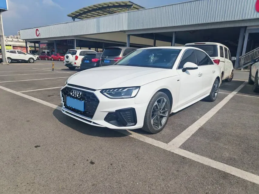 2022 Audi A4L 2.0T 190HP L4 7DCT,autocango,china used car exporter,china ev exporter,chinese used car exporter,chinese used ev exporter