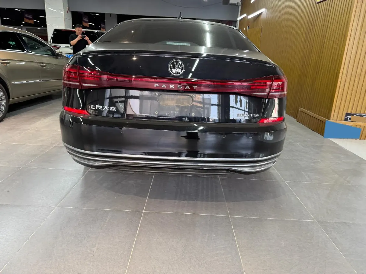 2024 Volkswagen Passat 2.0T 220HP L4 7DCT,autocango,china used car exporter,china ev exporter,chinese used car exporter,chinese used ev exporter