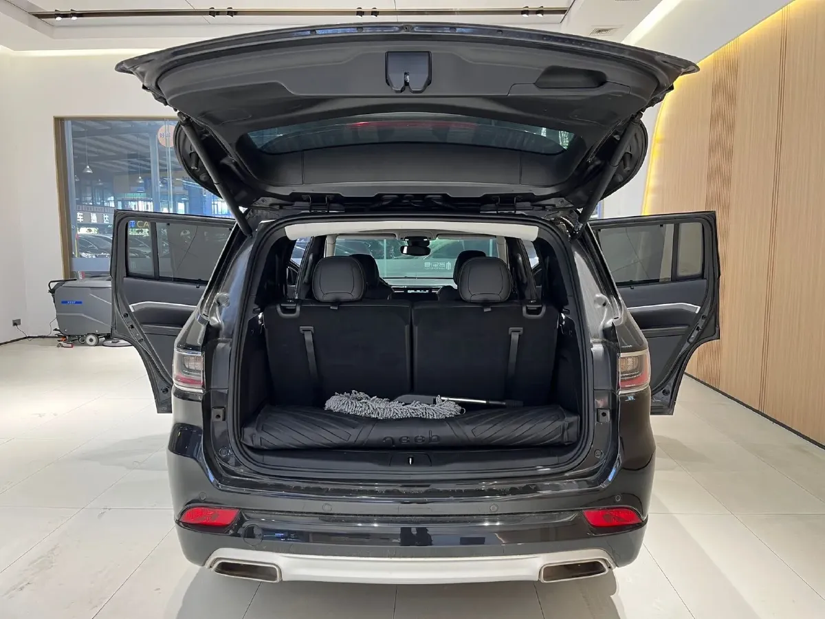 2018 Jeep Grand Commander 2.0T 265HP L4 9AT,autocango,china used car exporter,china ev exporter,chinese used car exporter,chinese used ev exporter