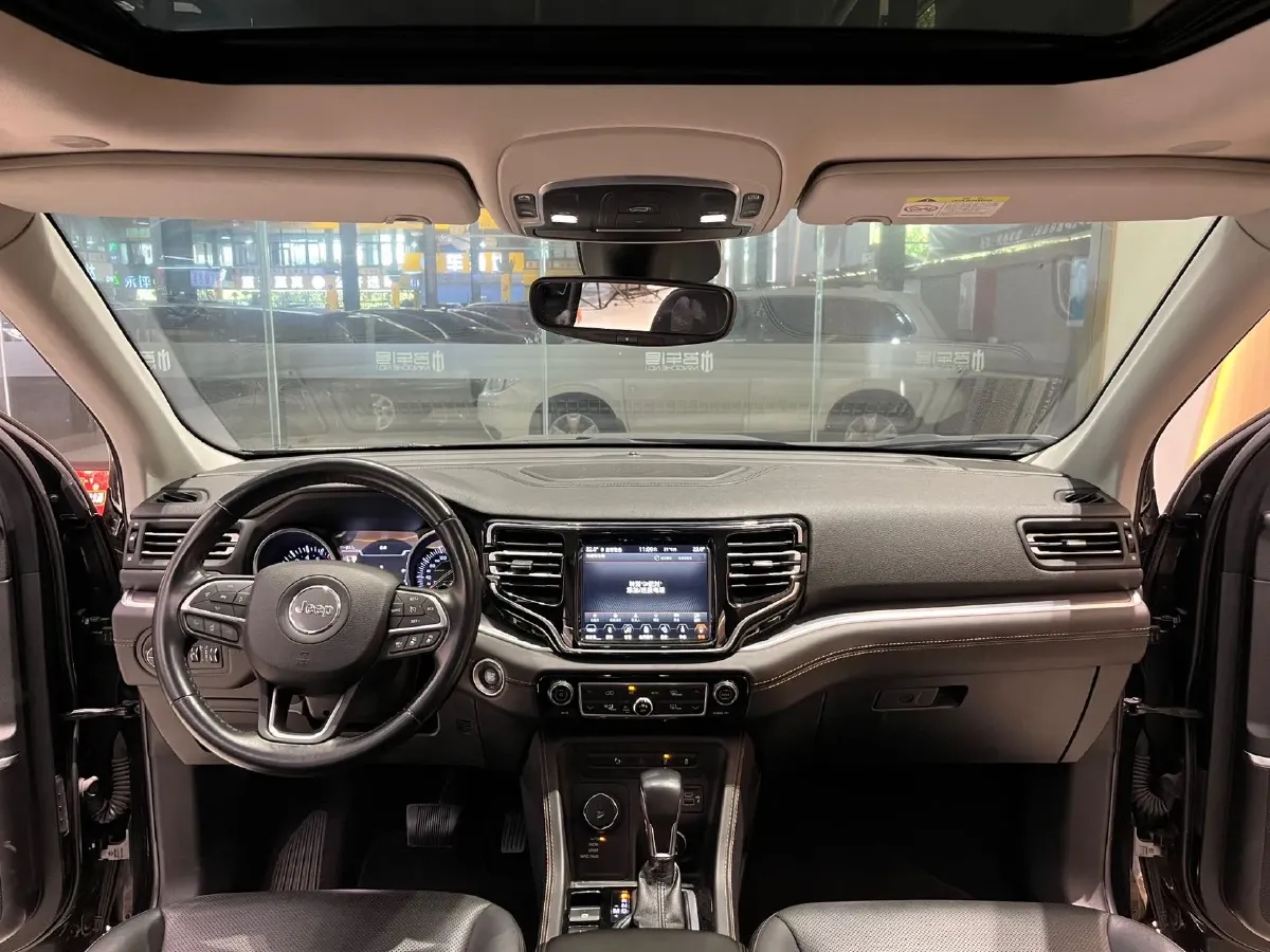 2018 Jeep Grand Commander 2.0T 265HP L4 9AT,autocango,china used car exporter,china ev exporter,chinese used car exporter,chinese used ev exporter