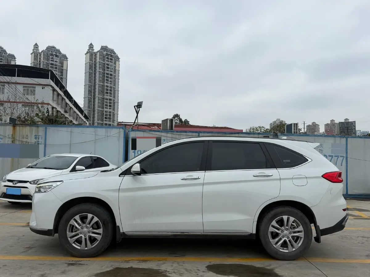 2021 Haval M6 1.5T 150HP L4 7DCT,autocango,china used car exporter,china ev exporter,chinese used car exporter,chinese used ev exporter